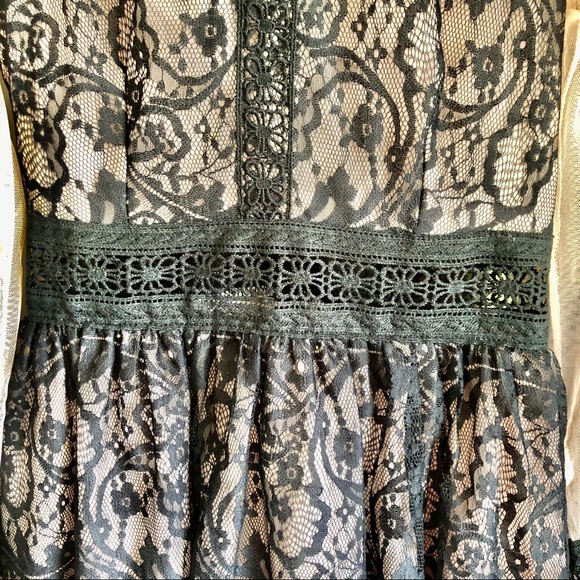 Cream and black lace dress - Picture 4 of 5